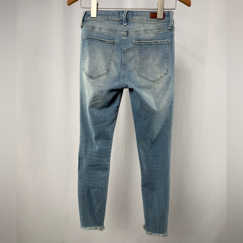 Abercrombie & Fitch Harper Low Rise Ankle Raw Hem Jeans in Distressed Blue 26 2 - Picture 5 of 9